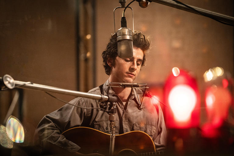 Movie Review: A Complete Unknown – James Mangold’s Biopic About an Early Bob Dylan’s Career